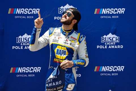 Chase Elliott wins NASCAR Cup Series pole at Road America