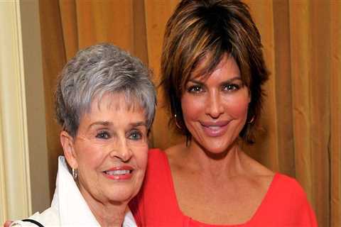 Lisa Rinna Slams RHOBH for Not Properly Honoring Her Late Mom Lois: 'Shame on Everyone'