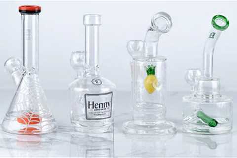 Glass Pipes vs Bongs: Which One Should You Choose?