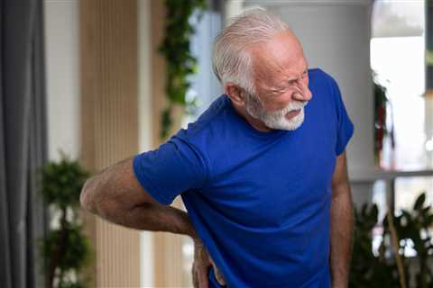 When to See a Doctor for Back Pain: Warning Signs and Red Flags